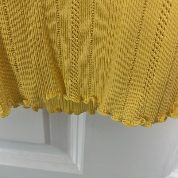 Banana Republic Yellow Frilled Tank | $5 with Purchase!| Size XL - Picture 6 of 6